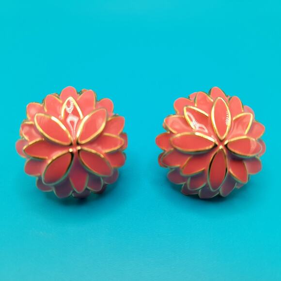 Vintage Pink Enamel Flower Clip Earrings, Gold Tone, Vintage Jewelry - Picture 1 of 9